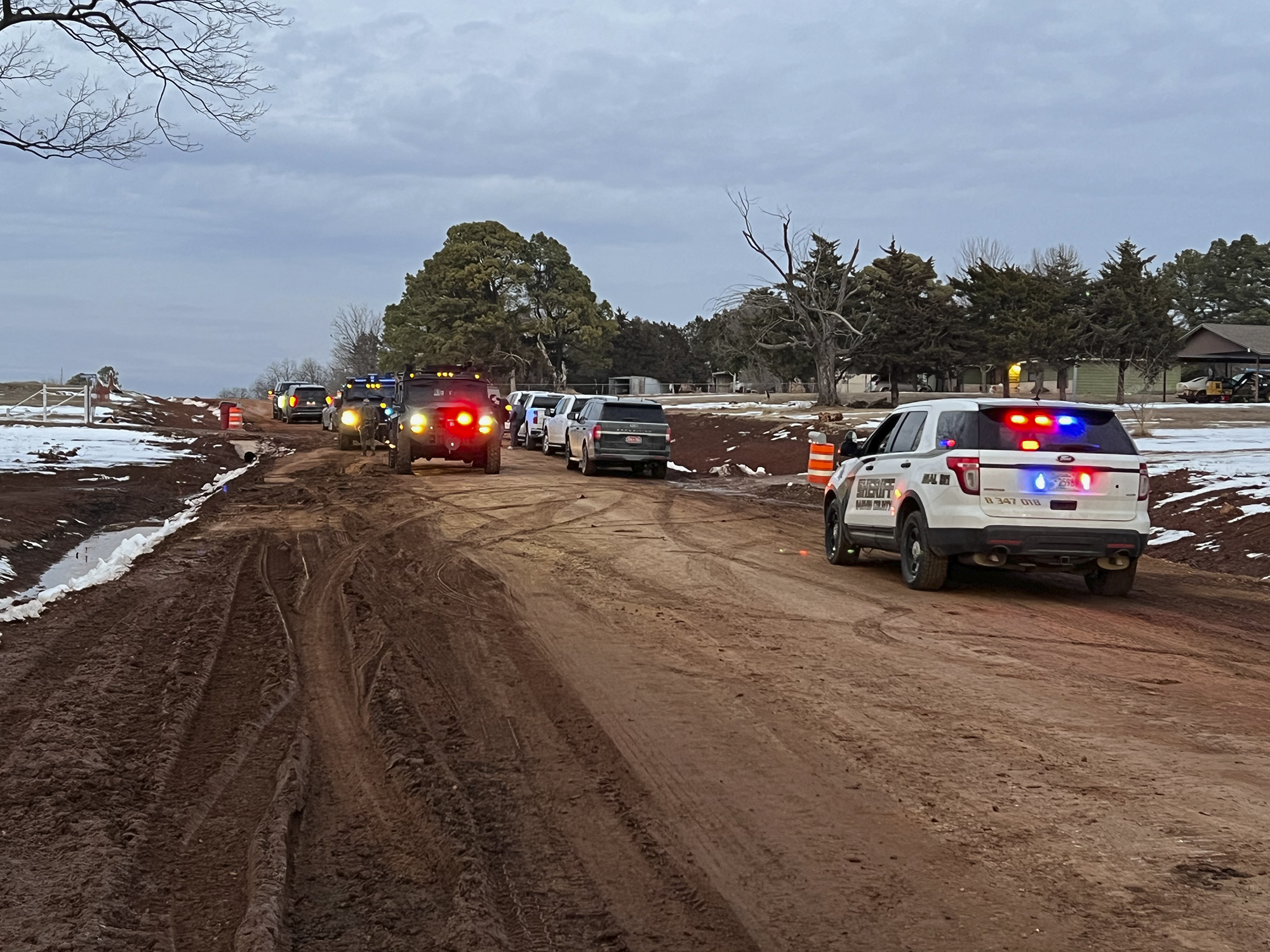 Man dead after police pursuit and standoff | Garvin County