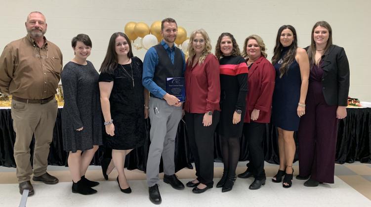 The Pauls Valley Chamber of Commerce named First United Bank as the 2021 Corporate Citizen of the Year during the Chamber’s Centennial Celebration Tuesday night.