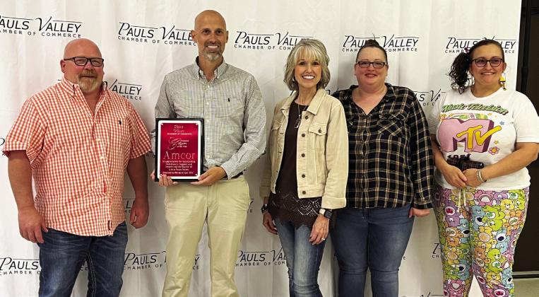 Plant manager Mitch Tucker, second from left, accepted the 2024 Corporate Citizen of the Year Award on behalf of Amcor’s Pauls Valley plant during the Pauls Valley Chamber of Commerce Banquet April 18.